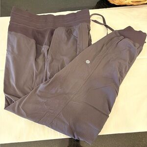 Lululemon Dance Studio Mid-Rise Jogger 7/8 Length size 10 Dk. Gray.